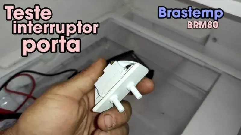 Interruptor da porta de uma geladeira